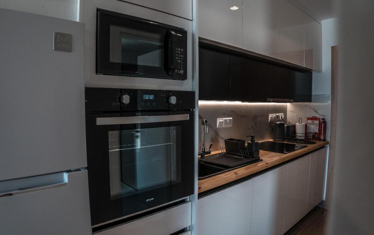 Cosea Living: Seaside Deluxe Suite In Harbour 107B Paphos Eksteriør billede